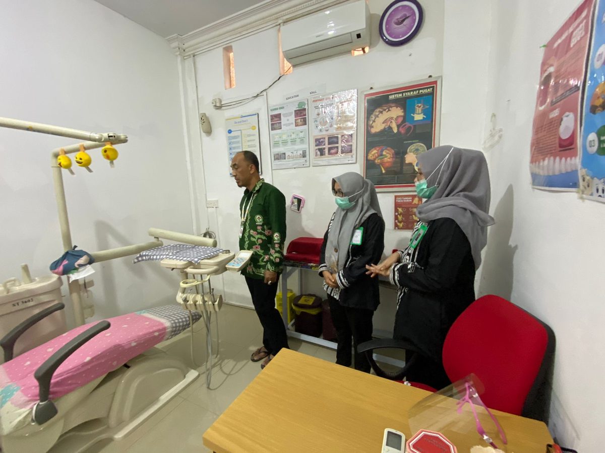 Ruang praktik dokter gigi Klinik Batam Sehat